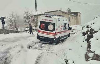Siirt kar yağışı nedeniyle yolda kalan hastalar...