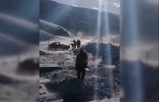 Sincik-Malatya yolunda mahsur kalan araç kurtarıldı