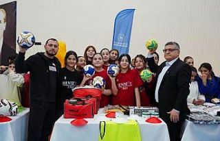 Sinop’ta genç sporculara 10 milyonluk malzeme desteği