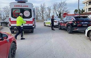 Sinop’ta motosiklet ile otomobil çarpıştı: 1...