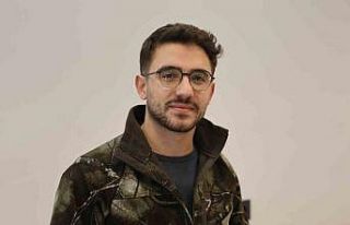 Sipariş ettiği dürümün içerisine sakalının...