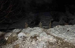 Şırnak’ta dev kayalar köye düştü, 30 hayvan...