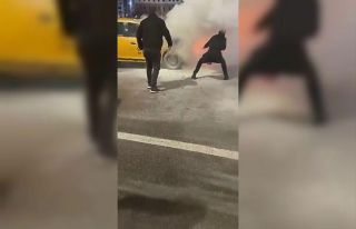 Sivas’ta seyir halindeki taksi alevlere teslim oldu