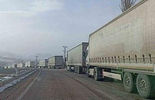 Sivas’ta tipi ulaşımı aksattı, kilometrelerce...