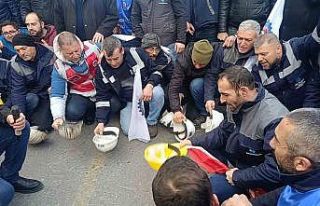 Soma’da yüzlerce maden işçisi şehir merkezine...