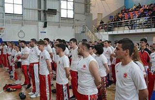 Sporcular siyah kuşak için ter döktü