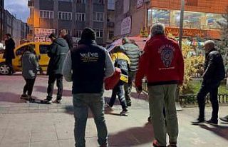 Taksi durağında bıçaklı kavga: 1 yaralı