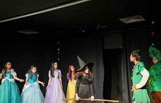 Tarsus’ta çocuklardan anlamlı tiyatro gösterisi