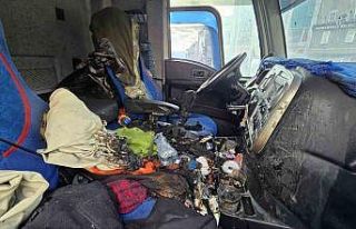 Taşıdığı sularla yangının büyümesini engelledi