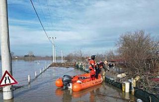 Taşkında mahsur kalan hayvanlar kurtarılmaya devam...