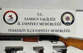 Tekkeköy’de çok sayıda ruhsatsız silah ele geçirildi