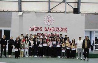 Teniste şampiyonlar belle oldu