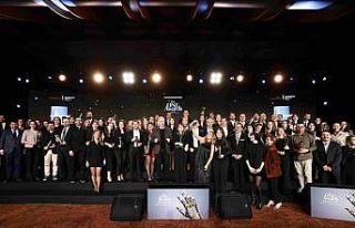 The ONE Awards’ta bilgisayar kategorisinde "Yılın...