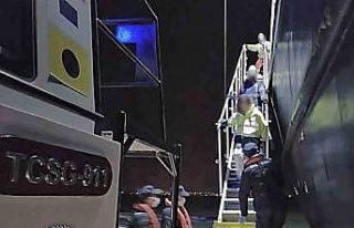 Ticari gemide yaralanan vatandaşa tıbbi tahliye