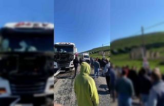 Tire’de hatalı sollama yapan otomobil kamyona çarptı