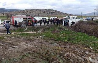 Tokat’ta öğrenci servisi otomobille çarpıştı:...