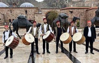 Tokat’ta Ramazan geleneği yaşatılıyor, 21 davulcu...