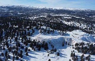 Toroslar’da kar güzelliği: Çocuğu da yaşlısı...