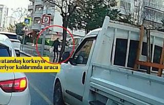 Trafik magandasının kaldırıma çıkıp ilerlediği...