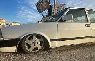 Trafikten men edilen yere yakın Tofaş güçlükle...