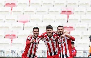 Trendyol 1. Lig: Özbelsan Sivasspor: 4 - Sakaryaspor:...