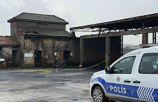 Turgutlu’da bir kişi elektrik trafosu binasında...