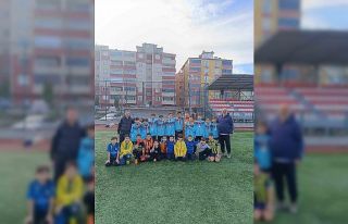 Türkeli Cumhuriyet Ortaokulu, il şampiyonu oldu