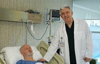 Türkiye’de ilk kez görülen dev anevrizma neştersiz...