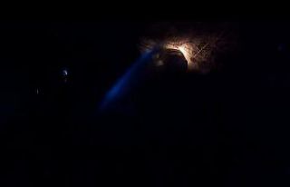 Uçuruma düşen otomobil alev aldı