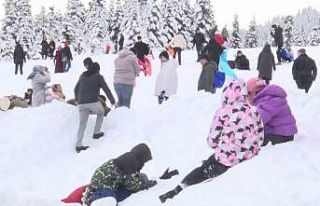 Uludağ, yarıyıl tatilinde yüzbinlerce kişiyi...
