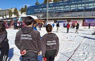 Ünilig kış oyunlarında Atatürk Üniversitesi...