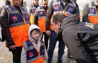 Vali Taşolar, minik AFAD gönüllüsü Poyraz Ege...