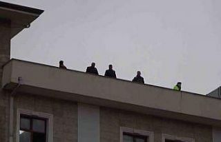 Valilik binasına çıkarak intihar teşebbüsünde...