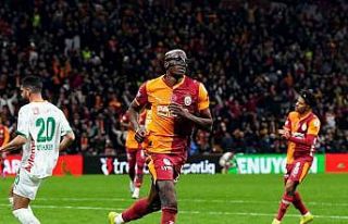 Victor Osimhen bu sezonki gol sayısını 17’ye...