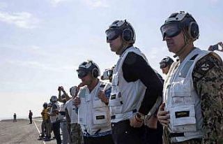 Witkoff’tan Umman Denizi’ndeki ABD uçak gemisine...