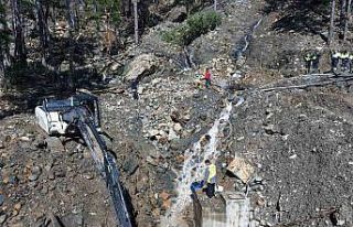 Yağışlarda zarar gören su isale hattı yenileniyor