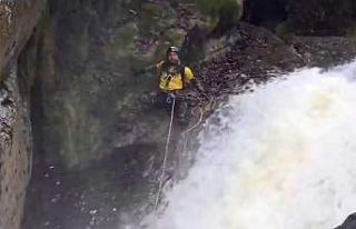 Yağmur ve kar sularıyla coşan kanyondan kurtuldu