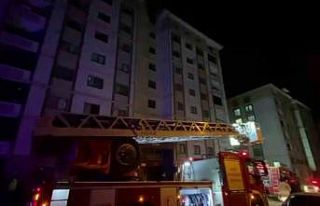 Yangında evdeki tüp patladı: Binada mahsur kalan...