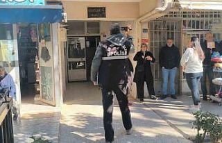 Yanındaki kadını öldürüp aynı silahla intihar...