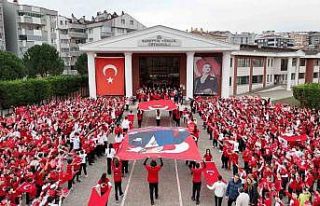 Yer gök kırmızı beyaz