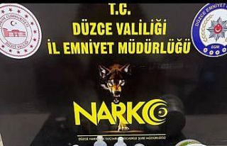 Yoğurt kovasından uyuşturucu çıktı