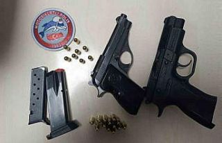 Yunus polisleri ruhsatsız silah ele geçirdi