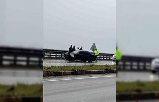 Zonguldak’ta otomobil bariyere çarptı; 1 yaralı