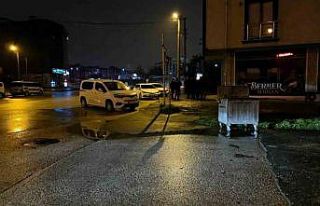 14 yaşında çocuk, otobüs durağında silahla vurulmuş...