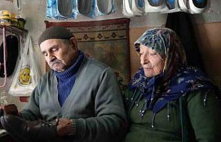 64 yıllık ayakkabı tamircisi, her sabah dükkanını...