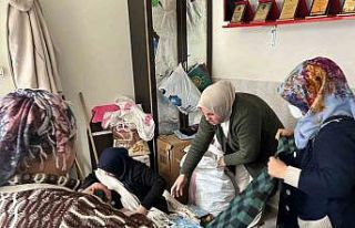 8 Martta ihtiyaç sahibi kadınlara kıyafet desteği
