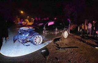 Adana’da evin duvarına çarpan otomobil takla attı:...