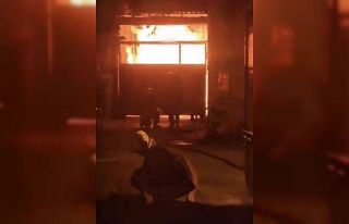 Adana’da mobilya atölyesinde yangın çıktı