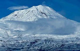 Ağrı Dağı ihtişamıyla göz kamaştırıyor