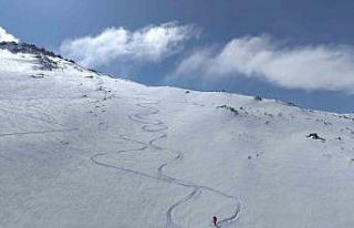 Ağrı Dağı’ndan kayan kayakseverler, Ağrı Dağı’nın...